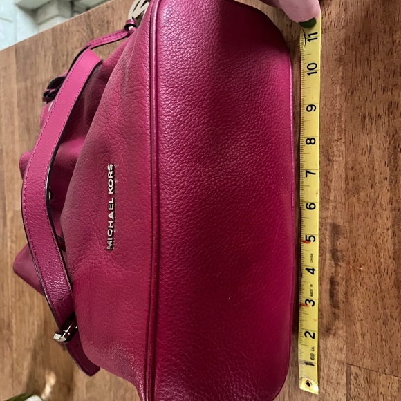 Michael Kors Jules Drawstring Large Handbag adjustable Strap Dark Pink Leather - Picture 13 of 16